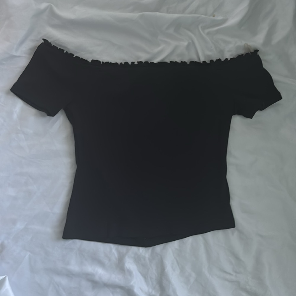 Off-Shoulder Black Buttoned Top - Picture 2 of 3